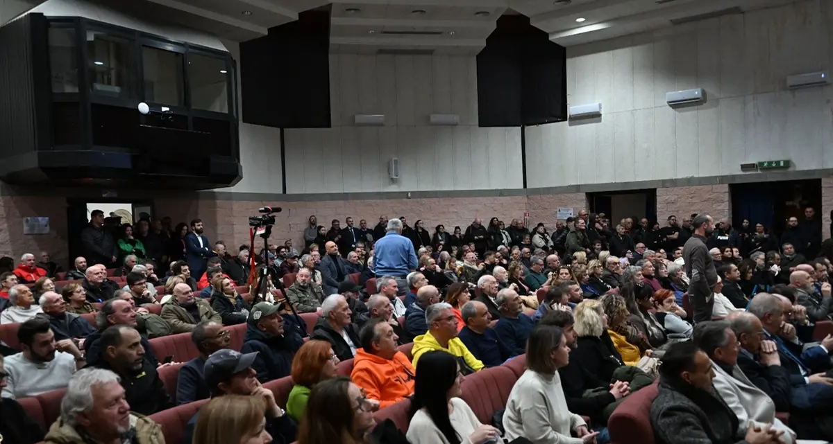 L’appello di Frascarelli: «FdI faccia un nome per le prossime amministrative». La risposta dalla platea: «Massimiliano Grasso»