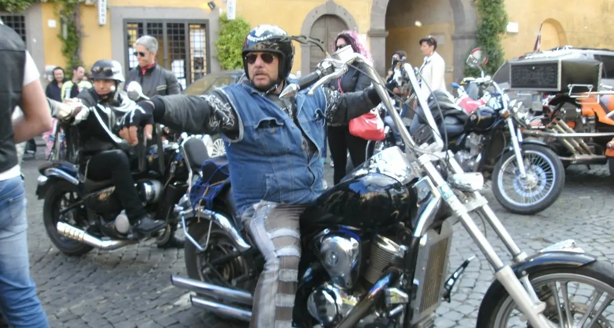 Pescia Romana, addio al “cavaliere nero”: sagra del melone senza musica in segno di lutto