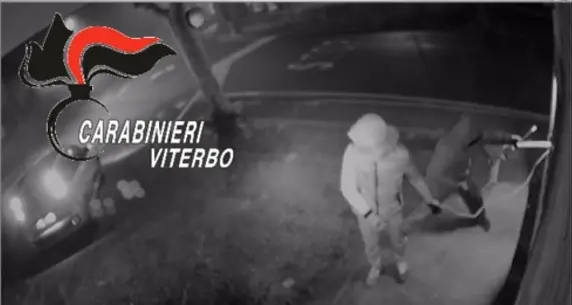 Colpo da 10mila euro nell’assalto al bancomat: preso l’uomo che posizionò l’esplosivo