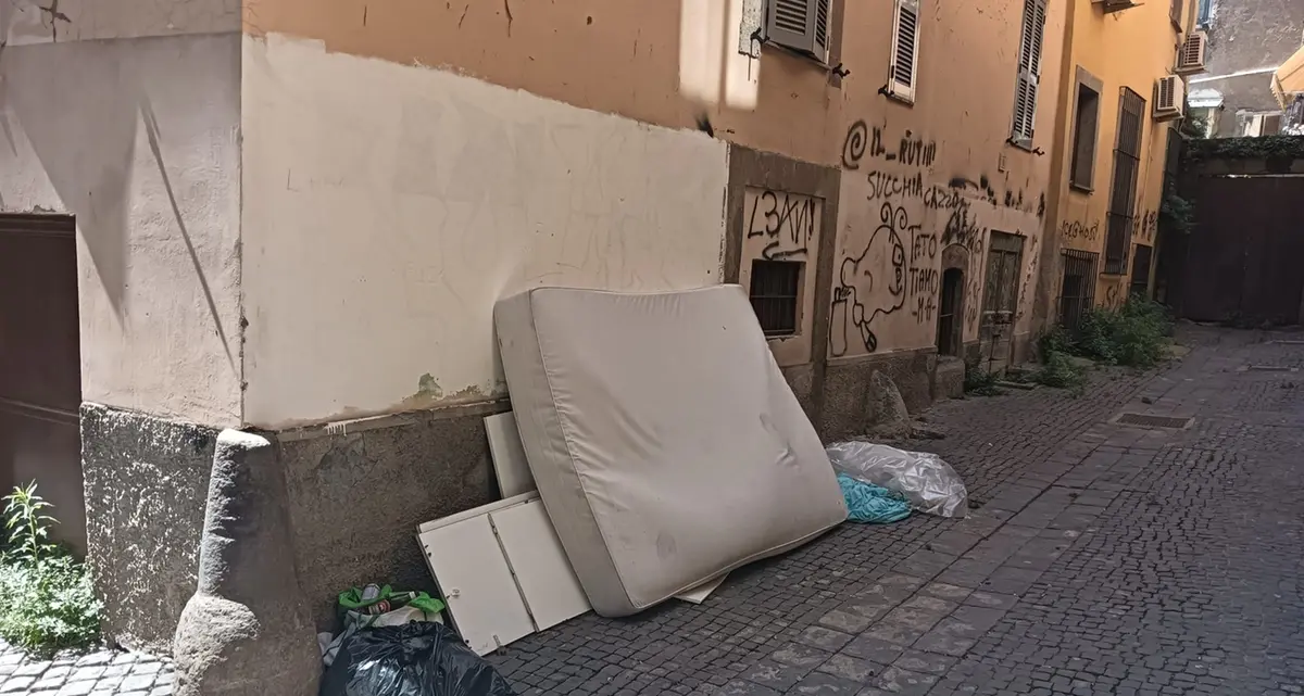 Viaggio tra le emergenze del centro: dal degrado ai rifiuti abbandonati