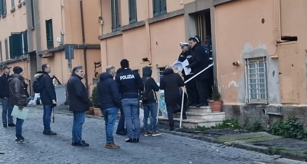 San Faustino, gli ex occupanti tornano a recuperare i mobili