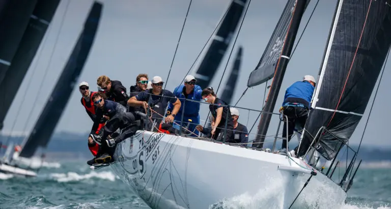 Nautica, Pierre Casiraghi trionfa nel Solent: ora lo Yacht Club de Monaco punta all’Admiral’s Cup