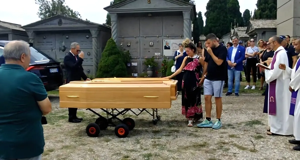 Dolore e commozione ai funerali dei coniugi Montanaro