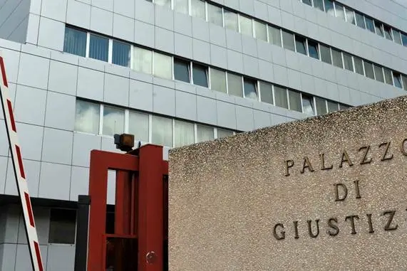 Violenza sessuale: arrestato un professore