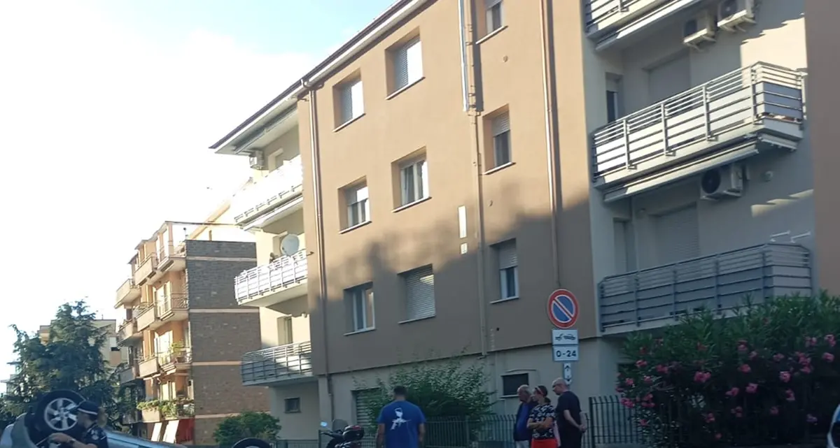 Viterbo: scontro frontale all’incrocio, un’auto si ribalta