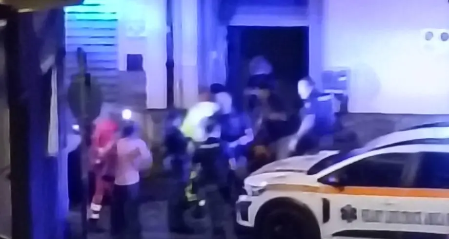 Viterbo, si barrica in casa e dà in escandescenze