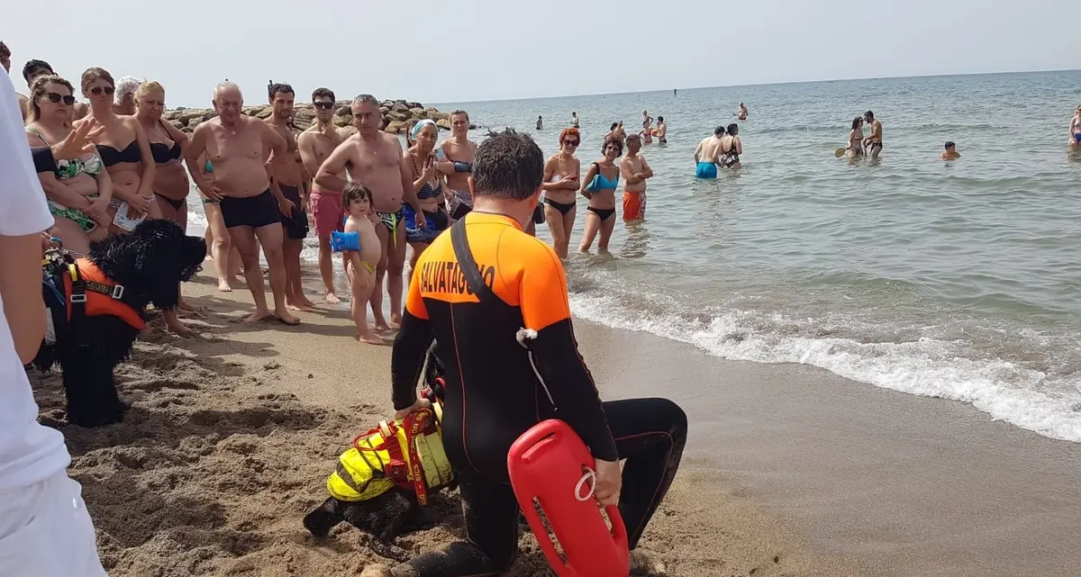 L’educazione sanitaria si fa anche in spiaggia: infermieri e professionisti a Tarquinia e Santa Severa (foto)