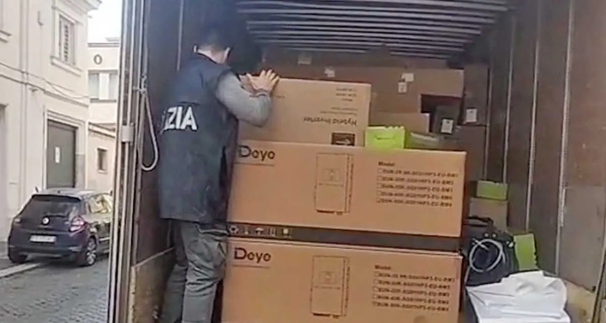 Rubati panelli solari per 100mila euro: un arresto e refurtiva recuperata