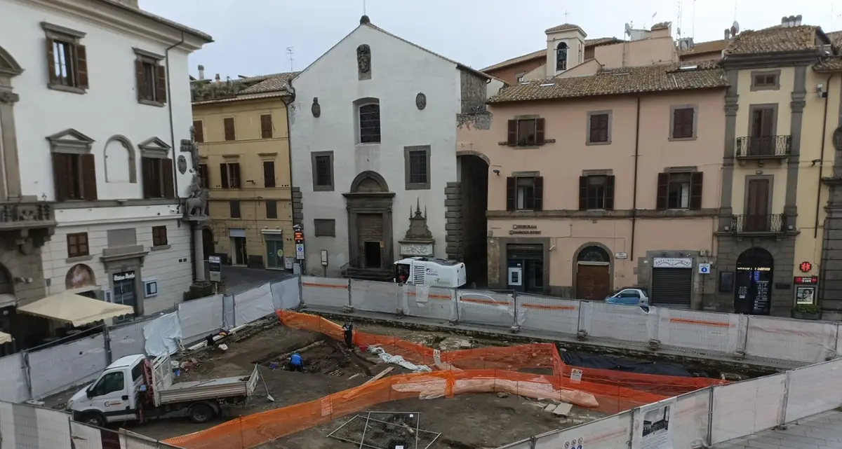 Piazza del Comune, Floris: «Da lunedì riparte l’attività del cantiere»