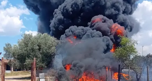«Incendio pneumatici, verifiche dei carabinieri su deposito e atti»