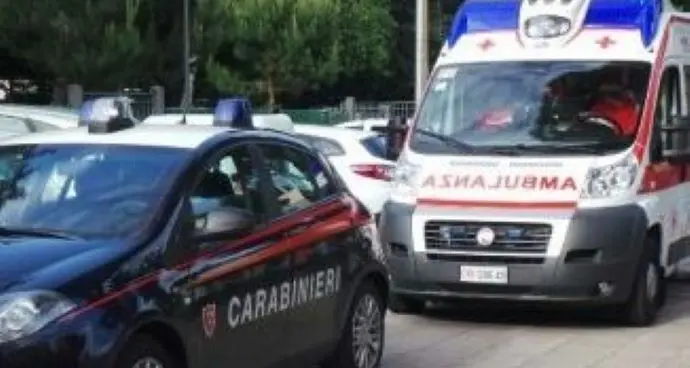 Ciclista urtato e investito da un’auto sulla Cassia
