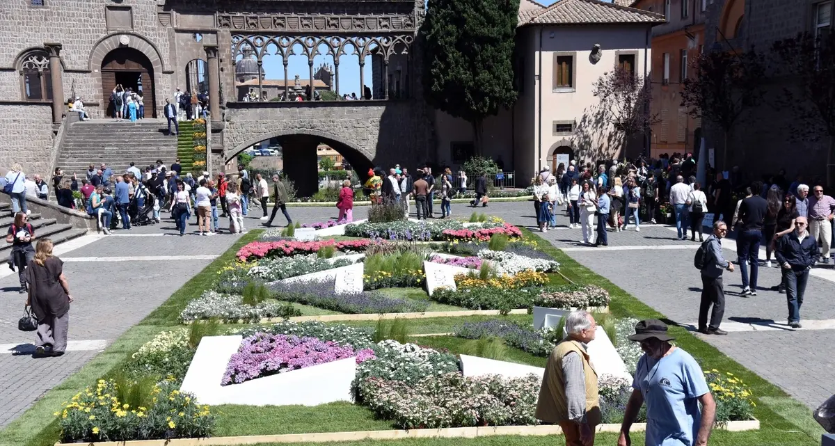 Viterbo, inaugurato San Pellegrino in fiore ed è subito pienone di gente