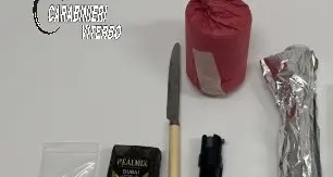 Droga ed esplosivo per bomba carta, in due nei guai