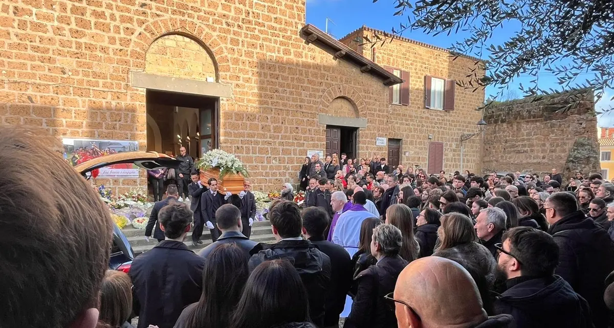 In tanti per l’ultimo saluto a Damiano Alberti