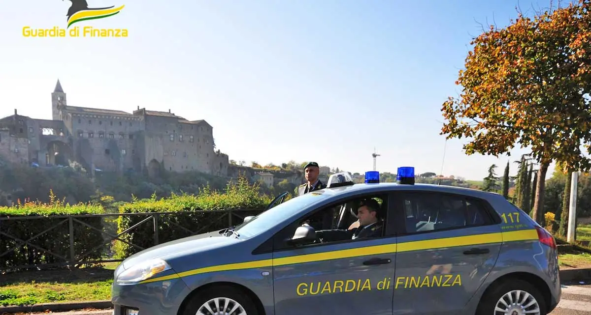 Sequestrati capi contraffatti a Capodimonte e Viterbo