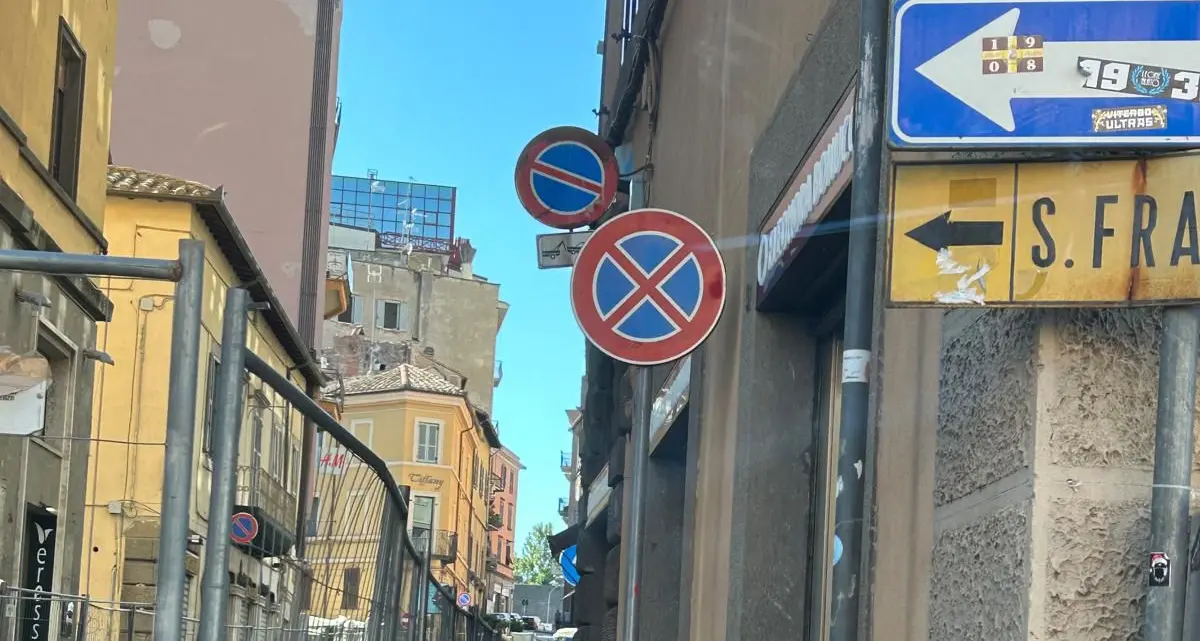 «Viterbo: in via Matteotti marciapiedi larghi 73 centimetri e zero criterio»