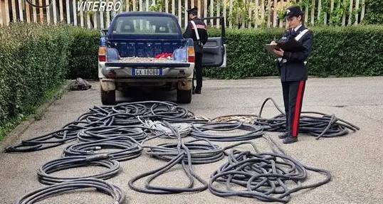 Trasportano 400 chili di rame su un furgone rubato, arrestati in tre